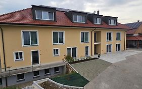 Das Bründl - Frühstückspension und Camping